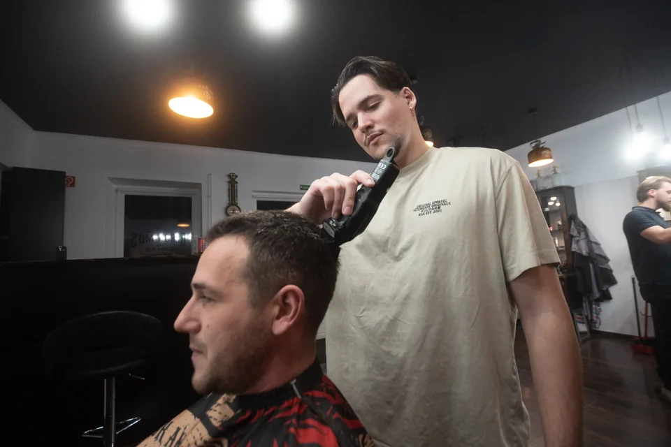 Pillanat a Geronimo’s Barber Shopból
