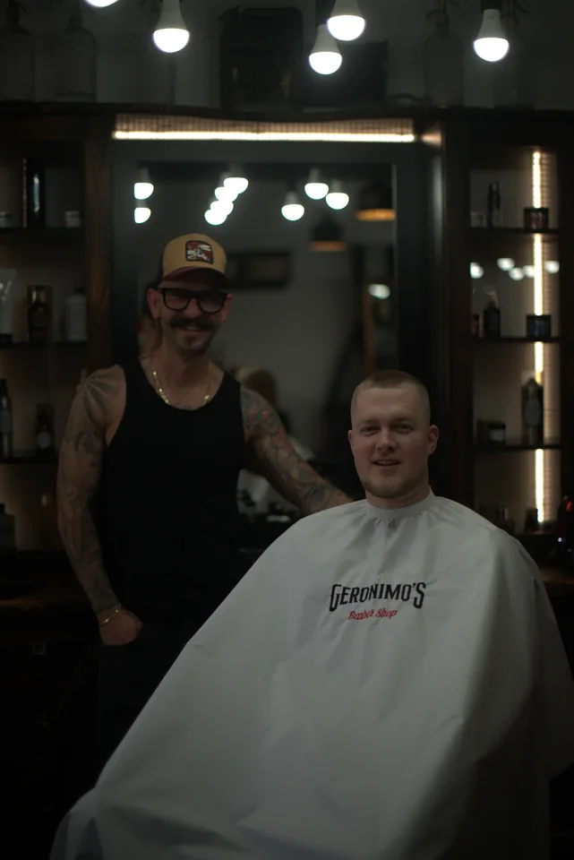 Pillanat a Geronimo’s Barber Shopból
